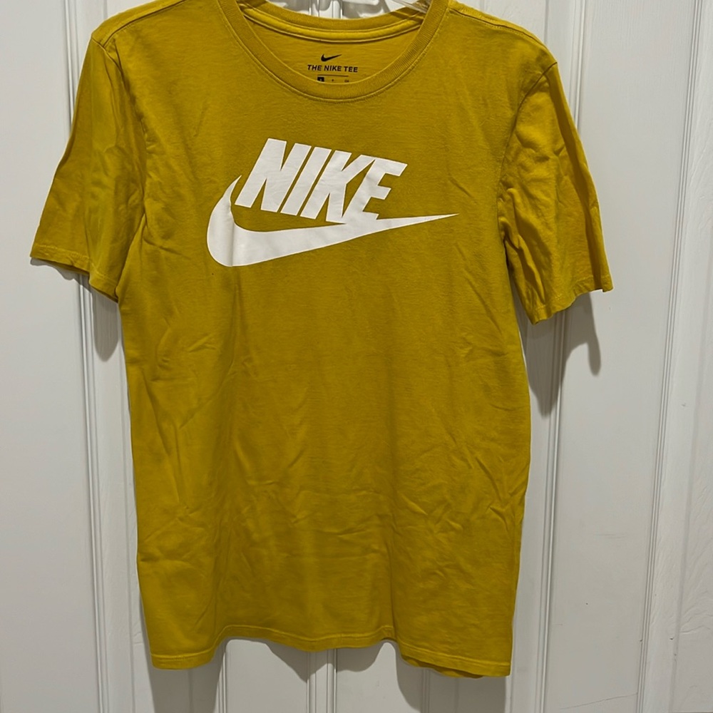 NIKE Athletic Cut Tee